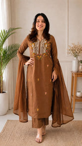 Roman Silk Embroidered Kurta Pant Set with Chanderi Silk Dupatta