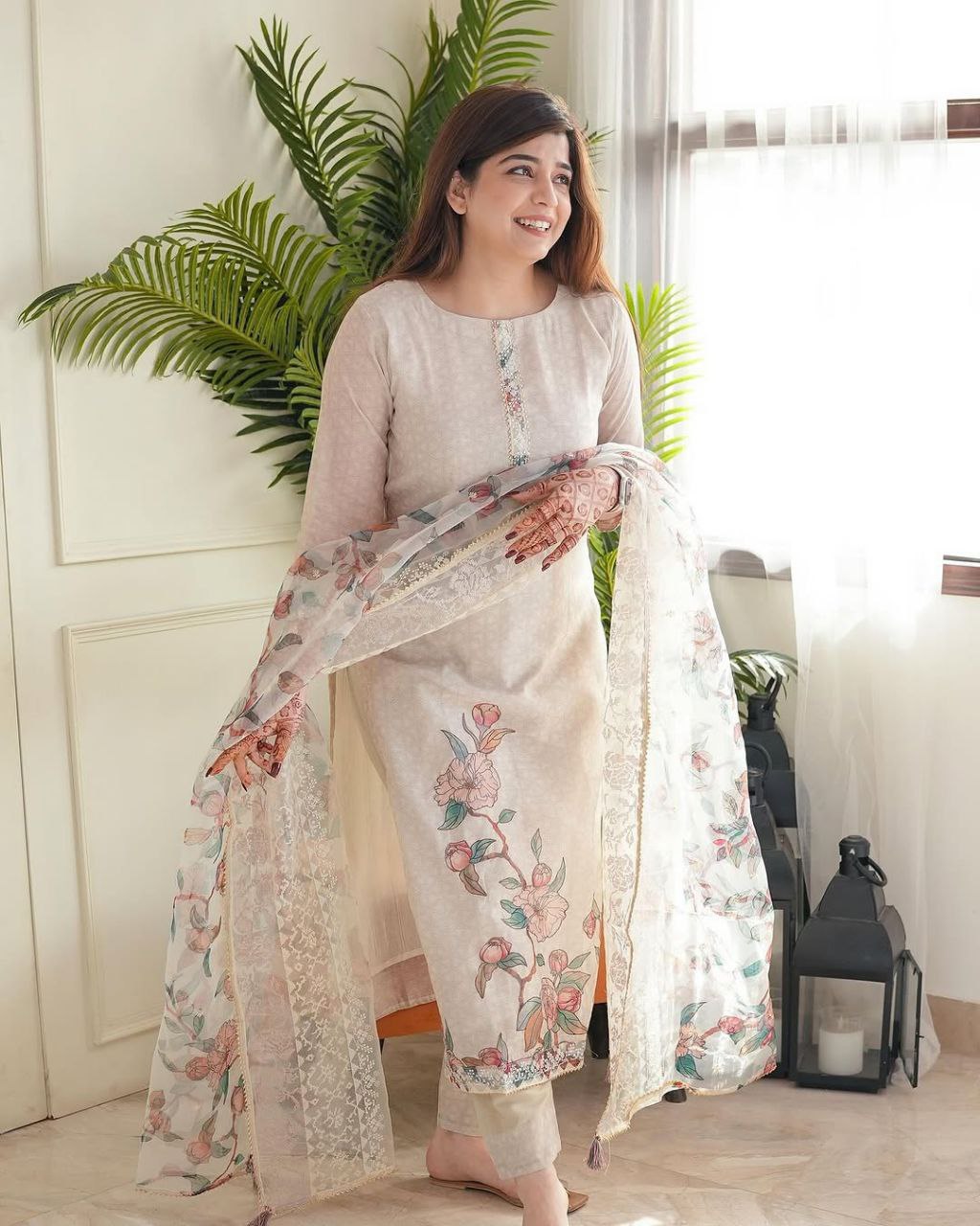 Off-White & Soft Pink Floral Printed Lilan Suit Set with Organza Lace Dupatta
